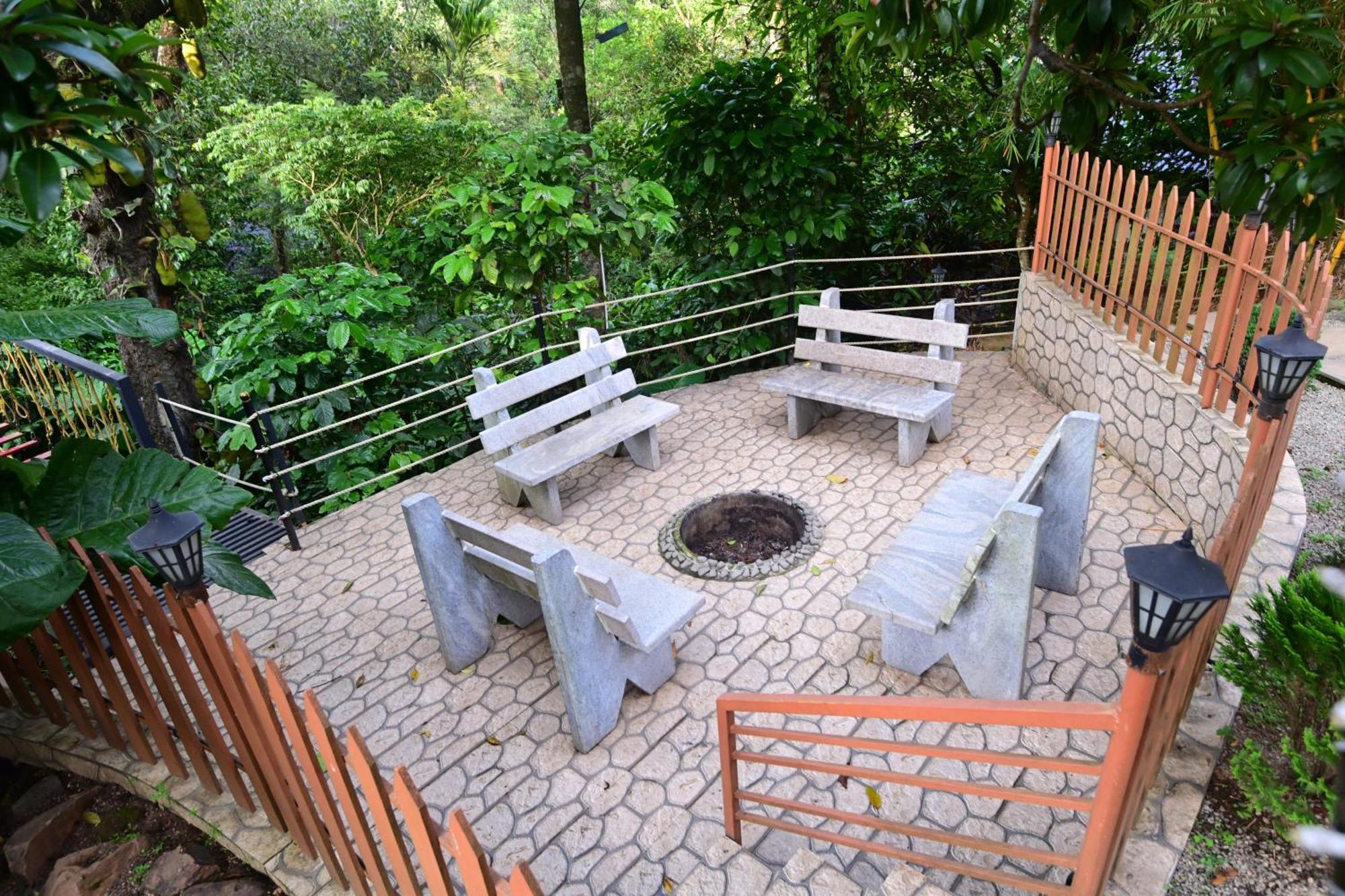 Hotel Misty Rain Estate à Madikeri Extérieur photo